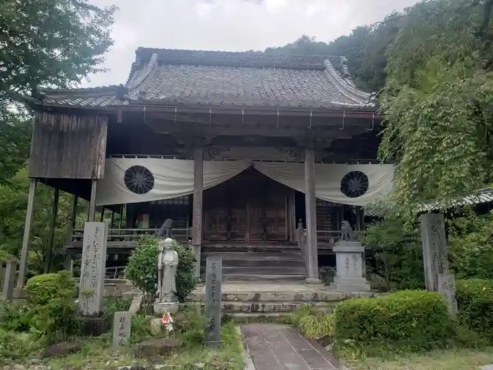 安楽寺の本殿・本堂