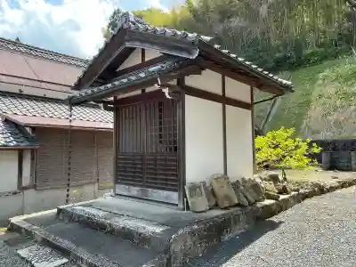 盛願寺の{uncategorized: "未分類", other: "その他", undefined: "問題あり", building: "その他建物", grave: "お墓", sacred_gate: "鳥居", guardian: "狛犬", statue: "像", buddha: "仏像", history: "歴史", nature: "自然", garden: "庭園", animal: "動物", pagoda: "塔", temizu: "手水舎", mountain_gate: "山門・神門", sanctuary: "本殿・本堂", subordinate: "末社・摂社", art: "芸術", scenery: "景色", jizo: "地蔵", ema: "絵馬", goshuin: "御朱印", omikuji: "おみくじ", items: "授与品その他", amulet: "お守り", goshuincho: "御朱印帳", eats: "食事", festival: "お祭り", votive_dance: "神楽", shichigosan: "七五三参", wedding: "結婚式", experience: "体験その他", initially: "初詣", around: "周辺", anti_infection: "感染症対策"}