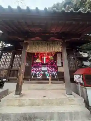 中司孫太郎稲荷神社の{uncategorized: "未分類", other: "その他", undefined: "問題あり", building: "その他建物", grave: "お墓", sacred_gate: "鳥居", guardian: "狛犬", statue: "像", buddha: "仏像", history: "歴史", nature: "自然", garden: "庭園", animal: "動物", pagoda: "塔", temizu: "手水舎", mountain_gate: "山門・神門", sanctuary: "本殿・本堂", subordinate: "末社・摂社", art: "芸術", scenery: "景色", jizo: "地蔵", ema: "絵馬", goshuin: "御朱印", omikuji: "おみくじ", items: "授与品その他", amulet: "お守り", goshuincho: "御朱印帳", eats: "食事", festival: "お祭り", votive_dance: "神楽", shichigosan: "七五三参", wedding: "結婚式", experience: "体験その他", initially: "初詣", around: "周辺", anti_infection: "感染症対策"}
