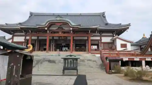 一畑山薬師寺 岡崎本堂の{uncategorized: "未分類", other: "その他", undefined: "問題あり", building: "その他建物", grave: "お墓", sacred_gate: "鳥居", guardian: "狛犬", statue: "像", buddha: "仏像", history: "歴史", nature: "自然", garden: "庭園", animal: "動物", pagoda: "塔", temizu: "手水舎", mountain_gate: "山門・神門", sanctuary: "本殿・本堂", subordinate: "末社・摂社", art: "芸術", scenery: "景色", jizo: "地蔵", ema: "絵馬", goshuin: "御朱印", omikuji: "おみくじ", items: "授与品その他", amulet: "お守り", goshuincho: "御朱印帳", eats: "食事", festival: "お祭り", votive_dance: "神楽", shichigosan: "七五三参", wedding: "結婚式", experience: "体験その他", initially: "初詣", around: "周辺", anti_infection: "感染症対策"}