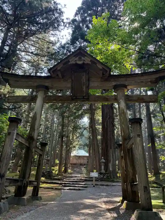 平泉寺白山神社の{uncategorized: "未分類", other: "その他", undefined: "問題あり", building: "その他建物", grave: "お墓", sacred_gate: "鳥居", guardian: "狛犬", statue: "像", buddha: "仏像", history: "歴史", nature: "自然", garden: "庭園", animal: "動物", pagoda: "塔", temizu: "手水舎", mountain_gate: "山門・神門", sanctuary: "本殿・本堂", subordinate: "末社・摂社", art: "芸術", scenery: "景色", jizo: "地蔵", ema: "絵馬", goshuin: "御朱印", omikuji: "おみくじ", items: "授与品その他", amulet: "お守り", goshuincho: "御朱印帳", eats: "食事", festival: "お祭り", votive_dance: "神楽", shichigosan: "七五三参", wedding: "結婚式", experience: "体験その他", initially: "初詣", around: "周辺", anti_infection: "感染症対策"}