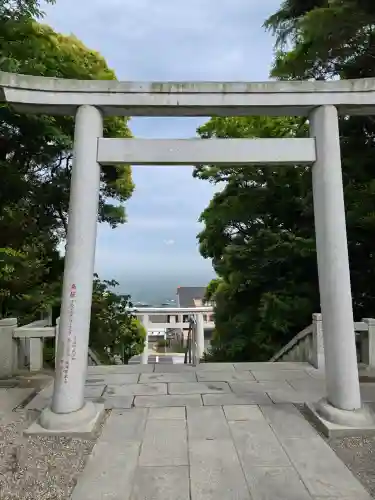 大洗磯前神社の{uncategorized: "未分類", other: "その他", undefined: "問題あり", building: "その他建物", grave: "お墓", sacred_gate: "鳥居", guardian: "狛犬", statue: "像", buddha: "仏像", history: "歴史", nature: "自然", garden: "庭園", animal: "動物", pagoda: "塔", temizu: "手水舎", mountain_gate: "山門・神門", sanctuary: "本殿・本堂", subordinate: "末社・摂社", art: "芸術", scenery: "景色", jizo: "地蔵", ema: "絵馬", goshuin: "御朱印", omikuji: "おみくじ", items: "授与品その他", amulet: "お守り", goshuincho: "御朱印帳", eats: "食事", festival: "お祭り", votive_dance: "神楽", shichigosan: "七五三参", wedding: "結婚式", experience: "体験その他", initially: "初詣", around: "周辺", anti_infection: "感染症対策"}