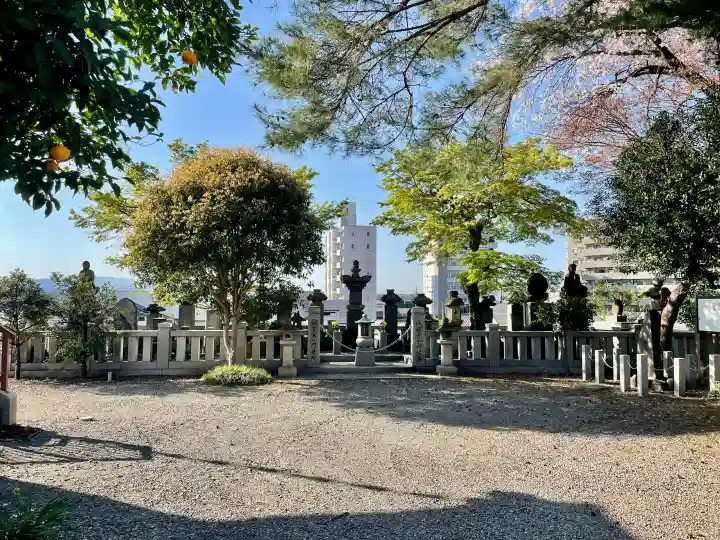 福徳院不動尊の{uncategorized: "未分類", other: "その他", undefined: "問題あり", building: "その他建物", grave: "お墓", sacred_gate: "鳥居", guardian: "狛犬", statue: "像", buddha: "仏像", history: "歴史", nature: "自然", garden: "庭園", animal: "動物", pagoda: "塔", temizu: "手水舎", mountain_gate: "山門・神門", sanctuary: "本殿・本堂", subordinate: "末社・摂社", art: "芸術", scenery: "景色", jizo: "地蔵", ema: "絵馬", goshuin: "御朱印", omikuji: "おみくじ", items: "授与品その他", amulet: "お守り", goshuincho: "御朱印帳", eats: "食事", festival: "お祭り", votive_dance: "神楽", shichigosan: "七五三参", wedding: "結婚式", experience: "体験その他", initially: "初詣", around: "周辺", anti_infection: "感染症対策"}