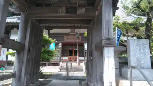 実相院の山門