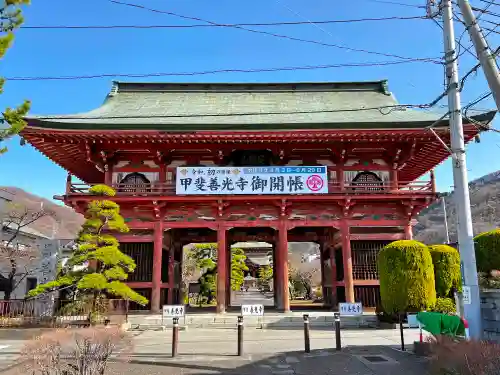 甲斐善光寺の山門