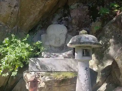 阿賀神社の像