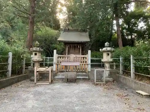 闘鶏神社の末社