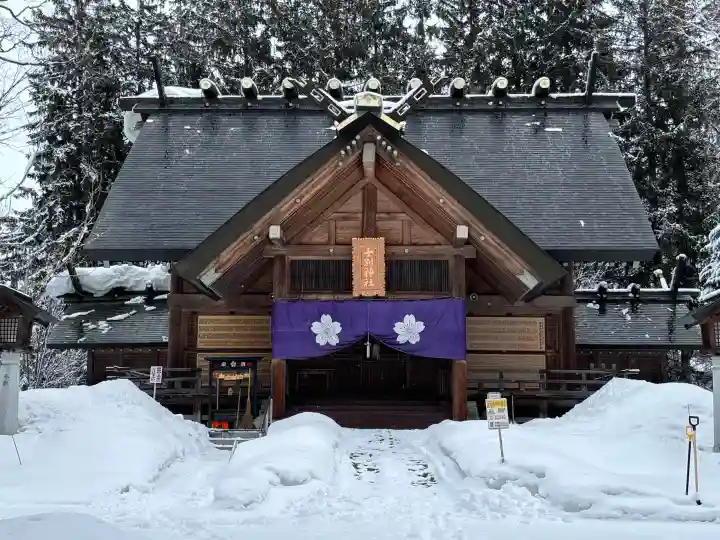 士別神社の{uncategorized: "未分類", other: "その他", undefined: "問題あり", building: "その他建物", grave: "お墓", sacred_gate: "鳥居", guardian: "狛犬", statue: "像", buddha: "仏像", history: "歴史", nature: "自然", garden: "庭園", animal: "動物", pagoda: "塔", temizu: "手水舎", mountain_gate: "山門・神門", sanctuary: "本殿・本堂", subordinate: "末社・摂社", art: "芸術", scenery: "景色", jizo: "地蔵", ema: "絵馬", goshuin: "御朱印", omikuji: "おみくじ", items: "授与品その他", amulet: "お守り", goshuincho: "御朱印帳", eats: "食事", festival: "お祭り", votive_dance: "神楽", shichigosan: "七五三参", wedding: "結婚式", experience: "体験その他", initially: "初詣", around: "周辺", anti_infection: "感染症対策"}