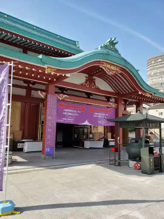 成田山横浜別院延命院の本殿・本堂