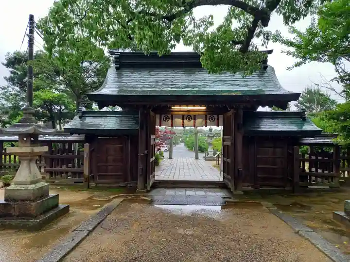 玉祖神社の山門・神門