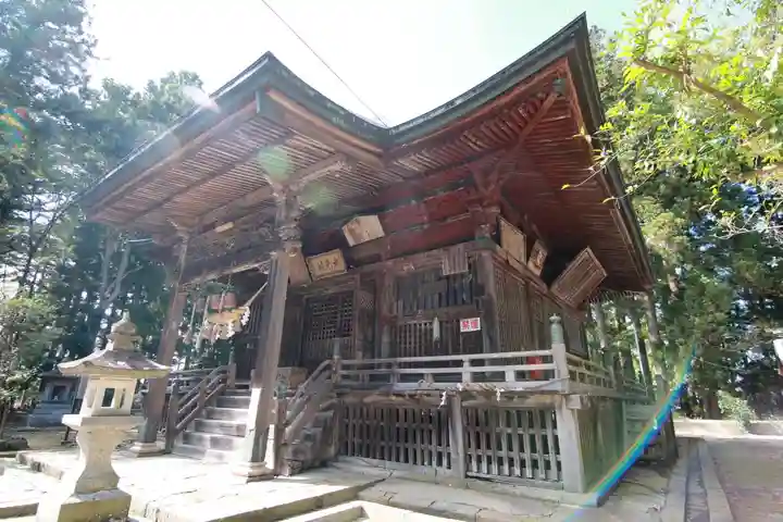 田村神社の本殿・本堂