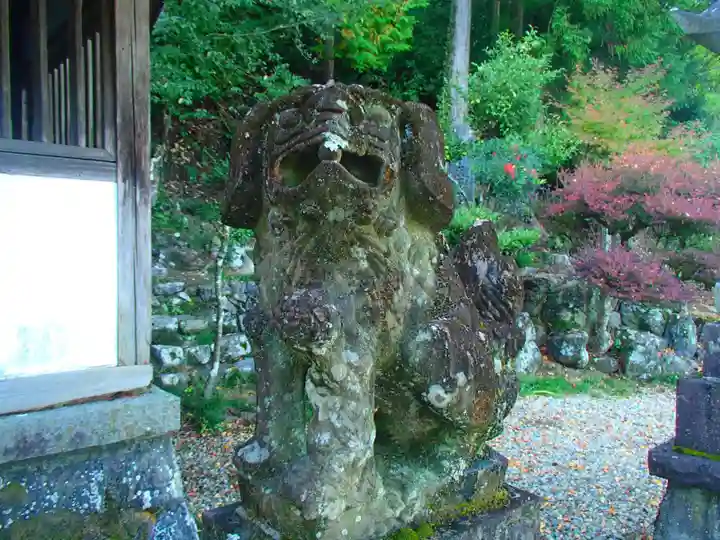 白山神社の狛犬