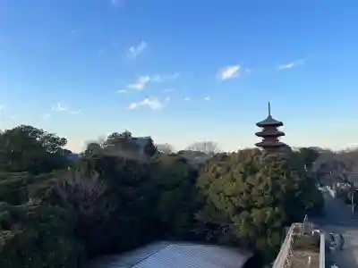 池上本門寺の{uncategorized: "未分類", other: "その他", undefined: "問題あり", building: "その他建物", grave: "お墓", sacred_gate: "鳥居", guardian: "狛犬", statue: "像", buddha: "仏像", history: "歴史", nature: "自然", garden: "庭園", animal: "動物", pagoda: "塔", temizu: "手水舎", mountain_gate: "山門・神門", sanctuary: "本殿・本堂", subordinate: "末社・摂社", art: "芸術", scenery: "景色", jizo: "地蔵", ema: "絵馬", goshuin: "御朱印", omikuji: "おみくじ", items: "授与品その他", amulet: "お守り", goshuincho: "御朱印帳", eats: "食事", festival: "お祭り", votive_dance: "神楽", shichigosan: "七五三参", wedding: "結婚式", experience: "体験その他", initially: "初詣", around: "周辺", anti_infection: "感染症対策"}