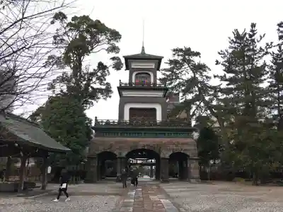尾山神社の山門・神門