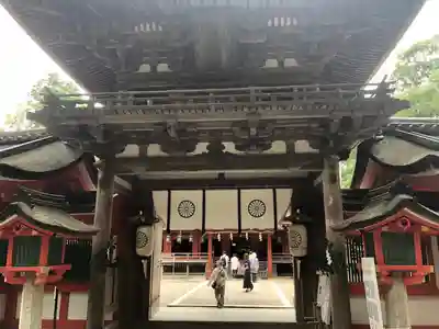 石上神宮の山門・神門