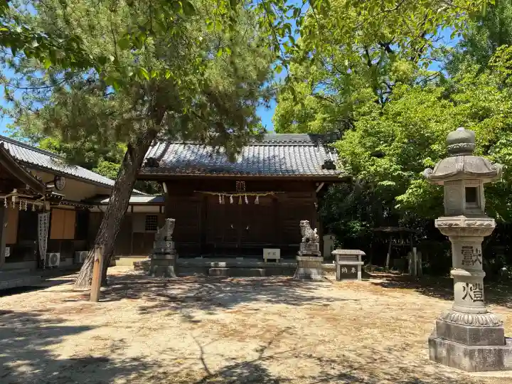 市杵島神社の{uncategorized: "未分類", other: "その他", undefined: "問題あり", building: "その他建物", grave: "お墓", sacred_gate: "鳥居", guardian: "狛犬", statue: "像", buddha: "仏像", history: "歴史", nature: "自然", garden: "庭園", animal: "動物", pagoda: "塔", temizu: "手水舎", mountain_gate: "山門・神門", sanctuary: "本殿・本堂", subordinate: "末社・摂社", art: "芸術", scenery: "景色", jizo: "地蔵", ema: "絵馬", goshuin: "御朱印", omikuji: "おみくじ", items: "授与品その他", amulet: "お守り", goshuincho: "御朱印帳", eats: "食事", festival: "お祭り", votive_dance: "神楽", shichigosan: "七五三参", wedding: "結婚式", experience: "体験その他", initially: "初詣", around: "周辺", anti_infection: "感染症対策"}