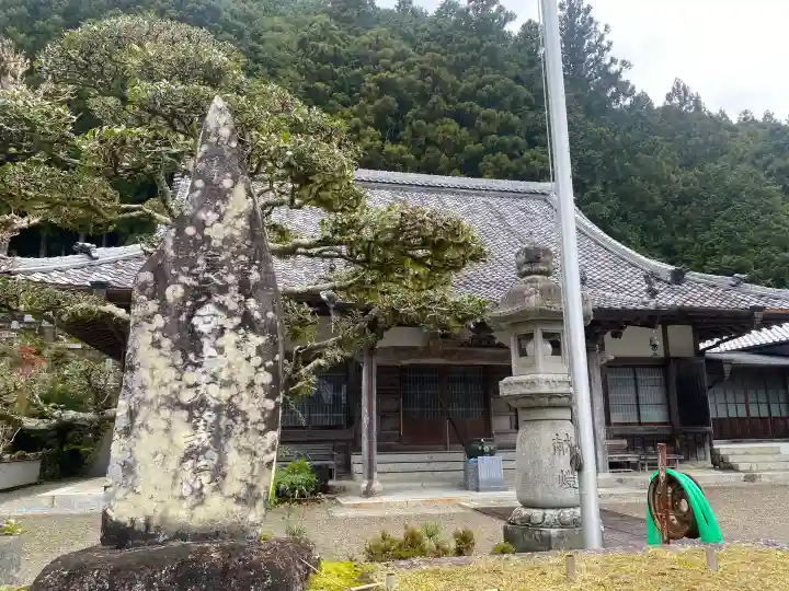 大義院の{uncategorized: "未分類", other: "その他", undefined: "問題あり", building: "その他建物", grave: "お墓", sacred_gate: "鳥居", guardian: "狛犬", statue: "像", buddha: "仏像", history: "歴史", nature: "自然", garden: "庭園", animal: "動物", pagoda: "塔", temizu: "手水舎", mountain_gate: "山門・神門", sanctuary: "本殿・本堂", subordinate: "末社・摂社", art: "芸術", scenery: "景色", jizo: "地蔵", ema: "絵馬", goshuin: "御朱印", omikuji: "おみくじ", items: "授与品その他", amulet: "お守り", goshuincho: "御朱印帳", eats: "食事", festival: "お祭り", votive_dance: "神楽", shichigosan: "七五三参", wedding: "結婚式", experience: "体験その他", initially: "初詣", around: "周辺", anti_infection: "感染症対策"}