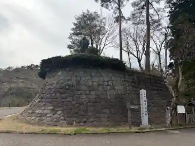 春日山神社の{uncategorized: "未分類", other: "その他", undefined: "問題あり", building: "その他建物", grave: "お墓", sacred_gate: "鳥居", guardian: "狛犬", statue: "像", buddha: "仏像", history: "歴史", nature: "自然", garden: "庭園", animal: "動物", pagoda: "塔", temizu: "手水舎", mountain_gate: "山門・神門", sanctuary: "本殿・本堂", subordinate: "末社・摂社", art: "芸術", scenery: "景色", jizo: "地蔵", ema: "絵馬", goshuin: "御朱印", omikuji: "おみくじ", items: "授与品その他", amulet: "お守り", goshuincho: "御朱印帳", eats: "食事", festival: "お祭り", votive_dance: "神楽", shichigosan: "七五三参", wedding: "結婚式", experience: "体験その他", initially: "初詣", around: "周辺", anti_infection: "感染症対策"}