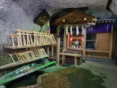 銭洗弁財天宇賀福神社の本殿・本堂