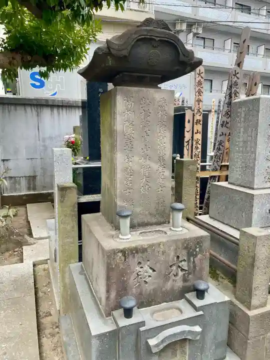 正洞院の{uncategorized: "未分類", other: "その他", undefined: "問題あり", building: "その他建物", grave: "お墓", sacred_gate: "鳥居", guardian: "狛犬", statue: "像", buddha: "仏像", history: "歴史", nature: "自然", garden: "庭園", animal: "動物", pagoda: "塔", temizu: "手水舎", mountain_gate: "山門・神門", sanctuary: "本殿・本堂", subordinate: "末社・摂社", art: "芸術", scenery: "景色", jizo: "地蔵", ema: "絵馬", goshuin: "御朱印", omikuji: "おみくじ", items: "授与品その他", amulet: "お守り", goshuincho: "御朱印帳", eats: "食事", festival: "お祭り", votive_dance: "神楽", shichigosan: "七五三参", wedding: "結婚式", experience: "体験その他", initially: "初詣", around: "周辺", anti_infection: "感染症対策"}