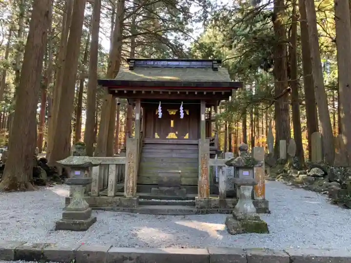 北口本宮冨士浅間神社の末社・摂社