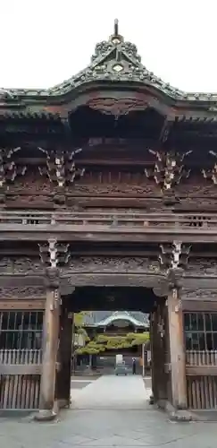 題経寺（柴又帝釈天）の山門