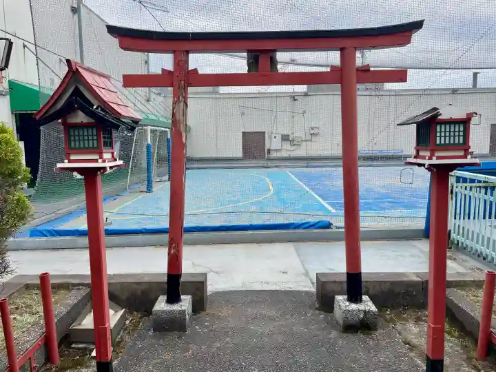 豊川稲荷(藤沢さいか屋)の{uncategorized: "未分類", other: "その他", undefined: "問題あり", building: "その他建物", grave: "お墓", sacred_gate: "鳥居", guardian: "狛犬", statue: "像", buddha: "仏像", history: "歴史", nature: "自然", garden: "庭園", animal: "動物", pagoda: "塔", temizu: "手水舎", mountain_gate: "山門・神門", sanctuary: "本殿・本堂", subordinate: "末社・摂社", art: "芸術", scenery: "景色", jizo: "地蔵", ema: "絵馬", goshuin: "御朱印", omikuji: "おみくじ", items: "授与品その他", amulet: "お守り", goshuincho: "御朱印帳", eats: "食事", festival: "お祭り", votive_dance: "神楽", shichigosan: "七五三参", wedding: "結婚式", experience: "体験その他", initially: "初詣", around: "周辺", anti_infection: "感染症対策"}