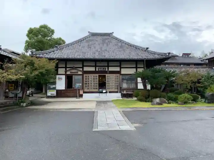 極楽寺の本殿・本堂