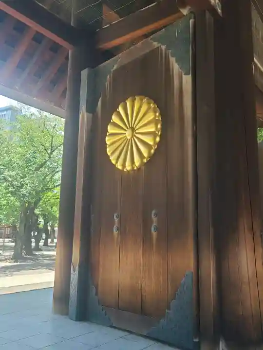 靖國神社の{uncategorized: "未分類", other: "その他", undefined: "問題あり", building: "その他建物", grave: "お墓", sacred_gate: "鳥居", guardian: "狛犬", statue: "像", buddha: "仏像", history: "歴史", nature: "自然", garden: "庭園", animal: "動物", pagoda: "塔", temizu: "手水舎", mountain_gate: "山門・神門", sanctuary: "本殿・本堂", subordinate: "末社・摂社", art: "芸術", scenery: "景色", jizo: "地蔵", ema: "絵馬", goshuin: "御朱印", omikuji: "おみくじ", items: "授与品その他", amulet: "お守り", goshuincho: "御朱印帳", eats: "食事", festival: "お祭り", votive_dance: "神楽", shichigosan: "七五三参", wedding: "結婚式", experience: "体験その他", initially: "初詣", around: "周辺", anti_infection: "感染症対策"}