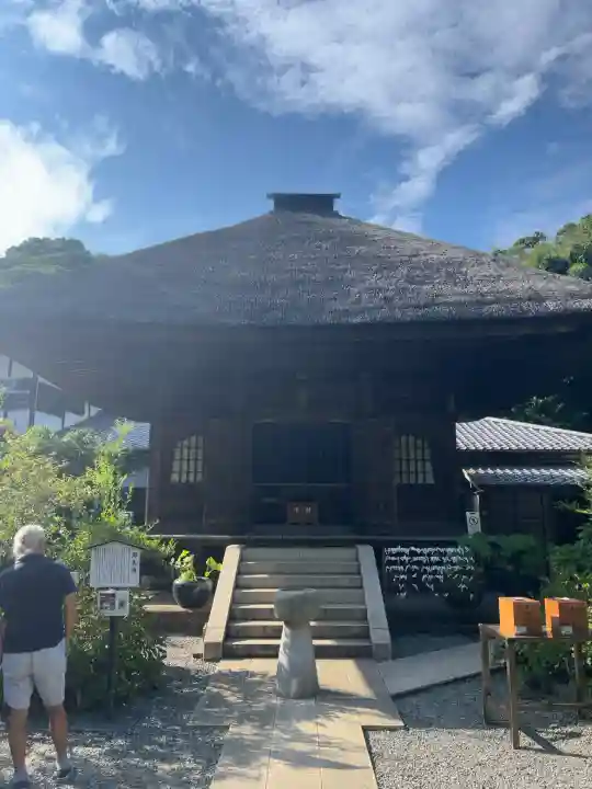 円覚寺の{uncategorized: "未分類", other: "その他", undefined: "問題あり", building: "その他建物", grave: "お墓", sacred_gate: "鳥居", guardian: "狛犬", statue: "像", buddha: "仏像", history: "歴史", nature: "自然", garden: "庭園", animal: "動物", pagoda: "塔", temizu: "手水舎", mountain_gate: "山門・神門", sanctuary: "本殿・本堂", subordinate: "末社・摂社", art: "芸術", scenery: "景色", jizo: "地蔵", ema: "絵馬", goshuin: "御朱印", omikuji: "おみくじ", items: "授与品その他", amulet: "お守り", goshuincho: "御朱印帳", eats: "食事", festival: "お祭り", votive_dance: "神楽", shichigosan: "七五三参", wedding: "結婚式", experience: "体験その他", initially: "初詣", around: "周辺", anti_infection: "感染症対策"}