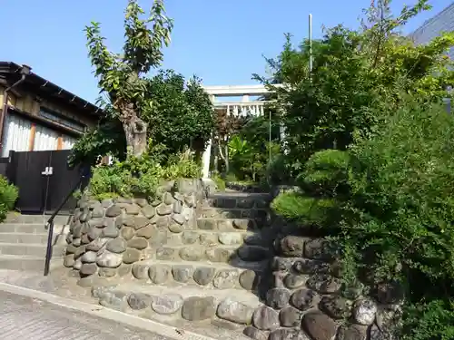 横浜御嶽神社の鳥居