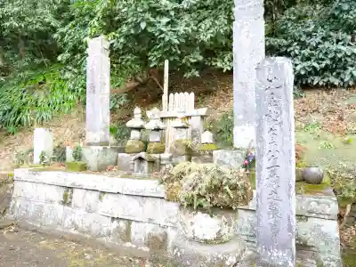 妙本寺の{uncategorized: "未分類", other: "その他", undefined: "問題あり", building: "その他建物", grave: "お墓", sacred_gate: "鳥居", guardian: "狛犬", statue: "像", buddha: "仏像", history: "歴史", nature: "自然", garden: "庭園", animal: "動物", pagoda: "塔", temizu: "手水舎", mountain_gate: "山門・神門", sanctuary: "本殿・本堂", subordinate: "末社・摂社", art: "芸術", scenery: "景色", jizo: "地蔵", ema: "絵馬", goshuin: "御朱印", omikuji: "おみくじ", items: "授与品その他", amulet: "お守り", goshuincho: "御朱印帳", eats: "食事", festival: "お祭り", votive_dance: "神楽", shichigosan: "七五三参", wedding: "結婚式", experience: "体験その他", initially: "初詣", around: "周辺", anti_infection: "感染症対策"}