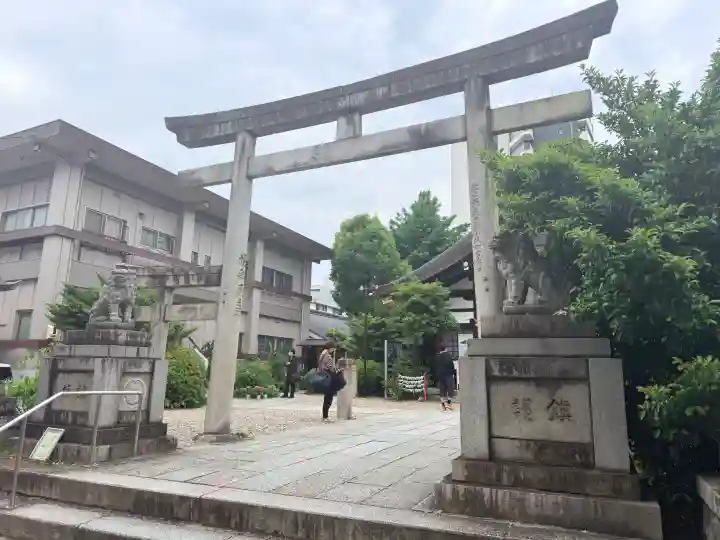 三輪神社の{uncategorized: "未分類", other: "その他", undefined: "問題あり", building: "その他建物", grave: "お墓", sacred_gate: "鳥居", guardian: "狛犬", statue: "像", buddha: "仏像", history: "歴史", nature: "自然", garden: "庭園", animal: "動物", pagoda: "塔", temizu: "手水舎", mountain_gate: "山門・神門", sanctuary: "本殿・本堂", subordinate: "末社・摂社", art: "芸術", scenery: "景色", jizo: "地蔵", ema: "絵馬", goshuin: "御朱印", omikuji: "おみくじ", items: "授与品その他", amulet: "お守り", goshuincho: "御朱印帳", eats: "食事", festival: "お祭り", votive_dance: "神楽", shichigosan: "七五三参", wedding: "結婚式", experience: "体験その他", initially: "初詣", around: "周辺", anti_infection: "感染症対策"}