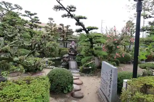 西林寺の庭園