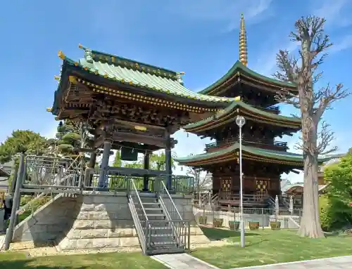 三学院の{uncategorized: "未分類", other: "その他", undefined: "問題あり", building: "その他建物", grave: "お墓", sacred_gate: "鳥居", guardian: "狛犬", statue: "像", buddha: "仏像", history: "歴史", nature: "自然", garden: "庭園", animal: "動物", pagoda: "塔", temizu: "手水舎", mountain_gate: "山門・神門", sanctuary: "本殿・本堂", subordinate: "末社・摂社", art: "芸術", scenery: "景色", jizo: "地蔵", ema: "絵馬", goshuin: "御朱印", omikuji: "おみくじ", items: "授与品その他", amulet: "お守り", goshuincho: "御朱印帳", eats: "食事", festival: "お祭り", votive_dance: "神楽", shichigosan: "七五三参", wedding: "結婚式", experience: "体験その他", initially: "初詣", around: "周辺", anti_infection: "感染症対策"}