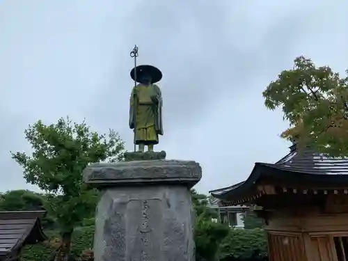 西林寺の像