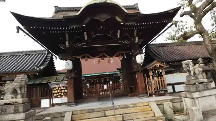 六孫王神社の山門・神門