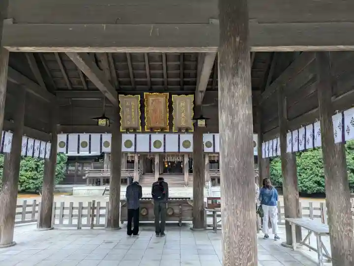 宮崎神宮の{uncategorized: "未分類", other: "その他", undefined: "問題あり", building: "その他建物", grave: "お墓", sacred_gate: "鳥居", guardian: "狛犬", statue: "像", buddha: "仏像", history: "歴史", nature: "自然", garden: "庭園", animal: "動物", pagoda: "塔", temizu: "手水舎", mountain_gate: "山門・神門", sanctuary: "本殿・本堂", subordinate: "末社・摂社", art: "芸術", scenery: "景色", jizo: "地蔵", ema: "絵馬", goshuin: "御朱印", omikuji: "おみくじ", items: "授与品その他", amulet: "お守り", goshuincho: "御朱印帳", eats: "食事", festival: "お祭り", votive_dance: "神楽", shichigosan: "七五三参", wedding: "結婚式", experience: "体験その他", initially: "初詣", around: "周辺", anti_infection: "感染症対策"}