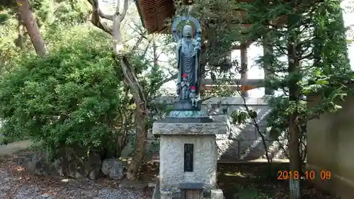 荘厳寺の像