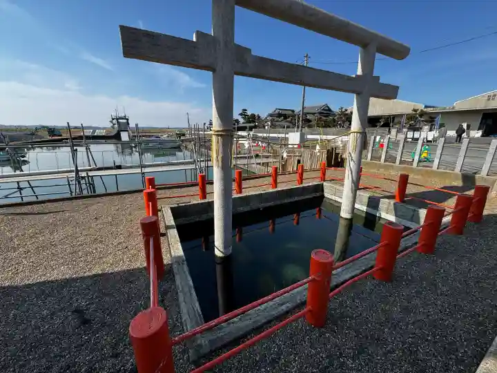 息栖神社の{uncategorized: "未分類", other: "その他", undefined: "問題あり", building: "その他建物", grave: "お墓", sacred_gate: "鳥居", guardian: "狛犬", statue: "像", buddha: "仏像", history: "歴史", nature: "自然", garden: "庭園", animal: "動物", pagoda: "塔", temizu: "手水舎", mountain_gate: "山門・神門", sanctuary: "本殿・本堂", subordinate: "末社・摂社", art: "芸術", scenery: "景色", jizo: "地蔵", ema: "絵馬", goshuin: "御朱印", omikuji: "おみくじ", items: "授与品その他", amulet: "お守り", goshuincho: "御朱印帳", eats: "食事", festival: "お祭り", votive_dance: "神楽", shichigosan: "七五三参", wedding: "結婚式", experience: "体験その他", initially: "初詣", around: "周辺", anti_infection: "感染症対策"}