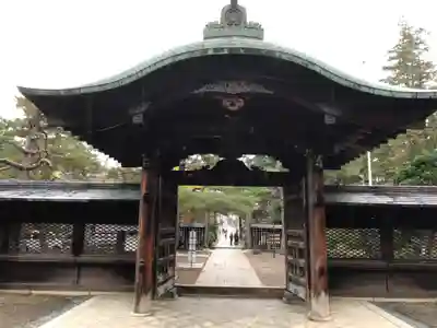 上杉神社の山門・神門