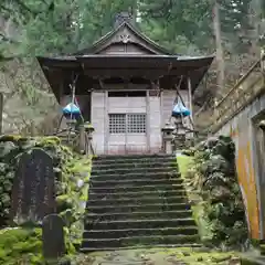 八海山尊神社の建物その他