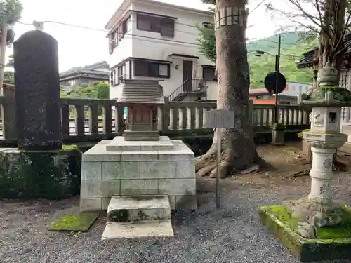 淺間神社（忍野八海）の末社・摂社