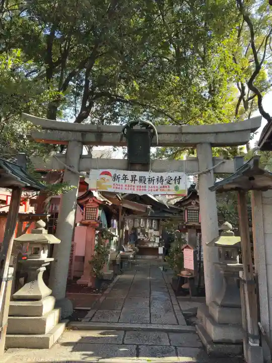 若一神社の{uncategorized: "未分類", other: "その他", undefined: "問題あり", building: "その他建物", grave: "お墓", sacred_gate: "鳥居", guardian: "狛犬", statue: "像", buddha: "仏像", history: "歴史", nature: "自然", garden: "庭園", animal: "動物", pagoda: "塔", temizu: "手水舎", mountain_gate: "山門・神門", sanctuary: "本殿・本堂", subordinate: "末社・摂社", art: "芸術", scenery: "景色", jizo: "地蔵", ema: "絵馬", goshuin: "御朱印", omikuji: "おみくじ", items: "授与品その他", amulet: "お守り", goshuincho: "御朱印帳", eats: "食事", festival: "お祭り", votive_dance: "神楽", shichigosan: "七五三参", wedding: "結婚式", experience: "体験その他", initially: "初詣", around: "周辺", anti_infection: "感染症対策"}
