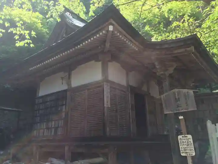 月輪寺の本殿・本堂