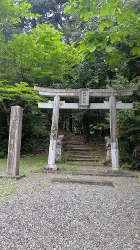 山神神社の{uncategorized: "未分類", other: "その他", undefined: "問題あり", building: "その他建物", grave: "お墓", sacred_gate: "鳥居", guardian: "狛犬", statue: "像", buddha: "仏像", history: "歴史", nature: "自然", garden: "庭園", animal: "動物", pagoda: "塔", temizu: "手水舎", mountain_gate: "山門・神門", sanctuary: "本殿・本堂", subordinate: "末社・摂社", art: "芸術", scenery: "景色", jizo: "地蔵", ema: "絵馬", goshuin: "御朱印", omikuji: "おみくじ", items: "授与品その他", amulet: "お守り", goshuincho: "御朱印帳", eats: "食事", festival: "お祭り", votive_dance: "神楽", shichigosan: "七五三参", wedding: "結婚式", experience: "体験その他", initially: "初詣", around: "周辺", anti_infection: "感染症対策"}