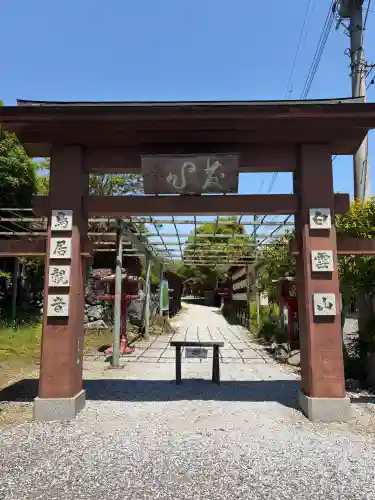 鳥居観音の{uncategorized: "未分類", other: "その他", undefined: "問題あり", building: "その他建物", grave: "お墓", sacred_gate: "鳥居", guardian: "狛犬", statue: "像", buddha: "仏像", history: "歴史", nature: "自然", garden: "庭園", animal: "動物", pagoda: "塔", temizu: "手水舎", mountain_gate: "山門・神門", sanctuary: "本殿・本堂", subordinate: "末社・摂社", art: "芸術", scenery: "景色", jizo: "地蔵", ema: "絵馬", goshuin: "御朱印", omikuji: "おみくじ", items: "授与品その他", amulet: "お守り", goshuincho: "御朱印帳", eats: "食事", festival: "お祭り", votive_dance: "神楽", shichigosan: "七五三参", wedding: "結婚式", experience: "体験その他", initially: "初詣", around: "周辺", anti_infection: "感染症対策"}