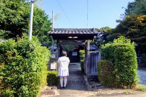 記念寺の山門・神門