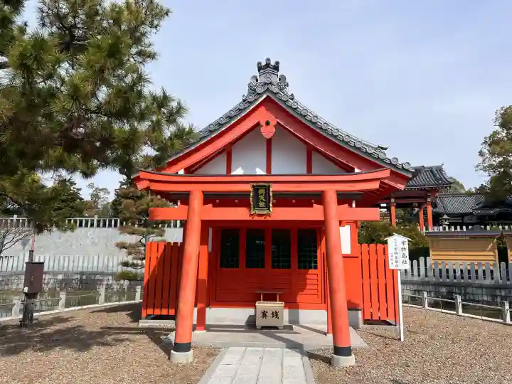 百舌鳥八幡宮の{uncategorized: "未分類", other: "その他", undefined: "問題あり", building: "その他建物", grave: "お墓", sacred_gate: "鳥居", guardian: "狛犬", statue: "像", buddha: "仏像", history: "歴史", nature: "自然", garden: "庭園", animal: "動物", pagoda: "塔", temizu: "手水舎", mountain_gate: "山門・神門", sanctuary: "本殿・本堂", subordinate: "末社・摂社", art: "芸術", scenery: "景色", jizo: "地蔵", ema: "絵馬", goshuin: "御朱印", omikuji: "おみくじ", items: "授与品その他", amulet: "お守り", goshuincho: "御朱印帳", eats: "食事", festival: "お祭り", votive_dance: "神楽", shichigosan: "七五三参", wedding: "結婚式", experience: "体験その他", initially: "初詣", around: "周辺", anti_infection: "感染症対策"}