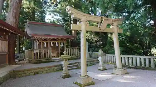 白山比咩神社の末社